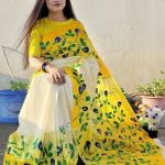 হাফসিল্ক শাড়ীতে  হ্যান্ডপ্রিন্ট তুলির কাজ করা