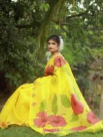 হাফসিল্ক শাড়ীতে হ্যান্ডপ্রিন্ট তুলির কাজ করা - Image 3