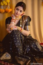 Dhupiyan Silk Sharee with Blouse Piece - Image 3