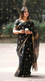 Dhupiyan Silk Sharee with Blouse Piece - Image 2